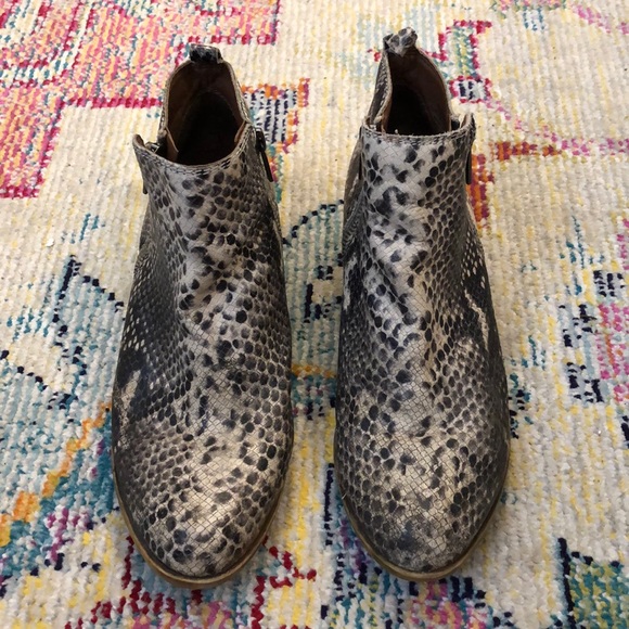 Lucky Brand Snake Python Print Booties - Picture 1 of 3